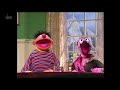 Sesame Street Ernie And Placido Flamingo Up And Down Opera German