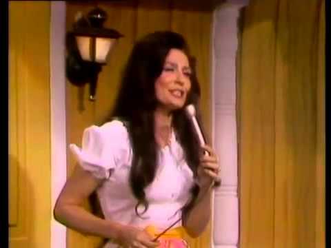 Loretta Lynn - One's On The Way