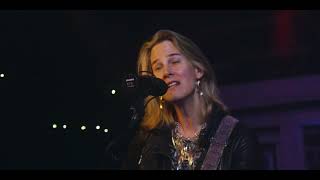 Lynne Hanson - Hundred Mile Wind video