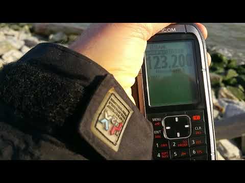 Icom IC-A25 airband radio receiving 50+km distant aircraft