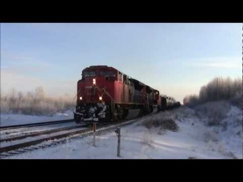 Nice Shave & A Hair Cut CN 417 (Mixed) @ Carvel Alberta  07DEC12 SD70M-2 8838 Leading