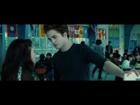 Twilight Cafeteria Scene: Edward So Sexy, but... Vampire can sweat?