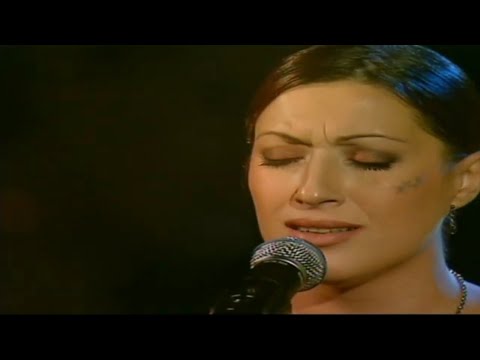 Gülay - Taşa Verdim Yanımı (Canlı Performans)