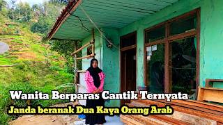 Download lagu Heartwarming 😢 The Story of a Beautiful Widow Fighting to Provide for Her Two Children mp3