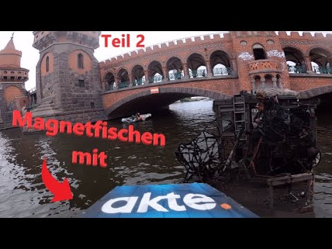 Magnet fishing with divers from Akte.SAT.1 in the Spree River! Water cleanup campaign with MaScot...