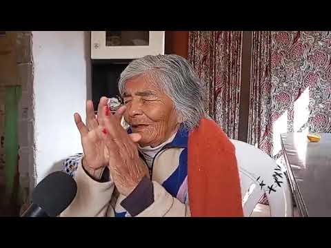 LONDRES: EMOCIONANTE PEDIDO DE LA ARTESANA "ENRIQUETA OCHOA DE MONTILLA" POR SU PONCHO DESAPARECIDO.