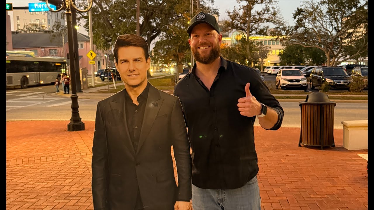 Huge Scientology protest with Tom Cruise!￼