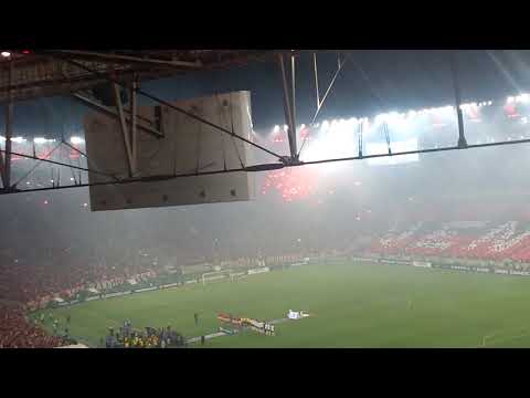 "El recibimiento de independiente en el Maracaná Flamengo 1 vs independiente 1 COPA SUDAMERICANA" Barra: La Barra del Rojo • Club: Independiente