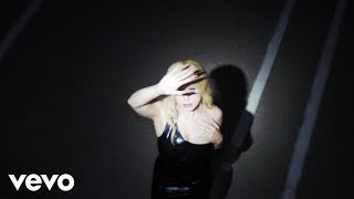 Musik-Video-Miniaturansicht zu Erotic Electronic Songtext von Slayyyter