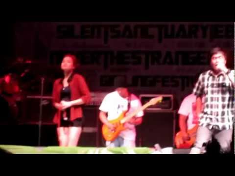 Hari ng Tondo - Gloc 9 ft. Denise @ UP Fair Bulkantahan