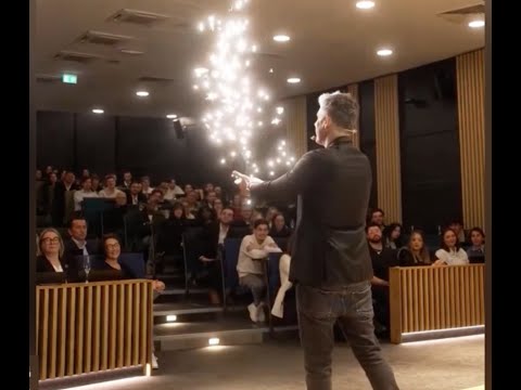 Tout se passe sous vos yeux. Un détail disparaît. Une intuition surgit 