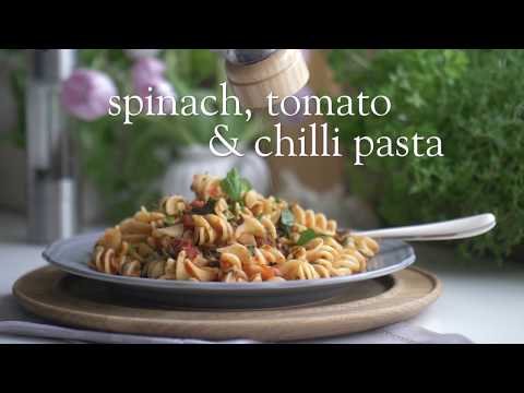 Slimming World spinach, tomato and chilli pesto pasta recipe - 1½ Syns per portion