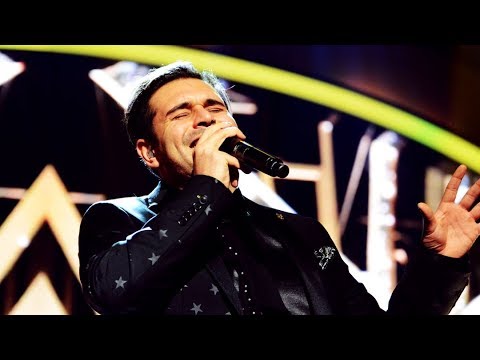 Joakim Jakobsson sjunger It’s not unusual i Idol 2017