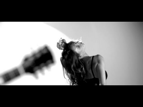 Stéphanie Sandoz - Millefeuille - Clip officiel (version originale...non édulcorée !)