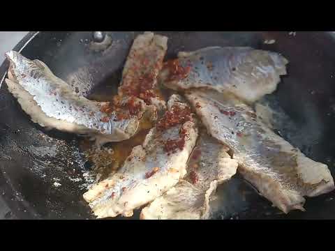 Perca fileteada con salsa picante (PUERTO SAN JULIAN, PCIA DE SANTA CRUZ)