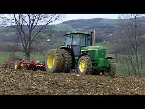 John Deere 4250 Disking