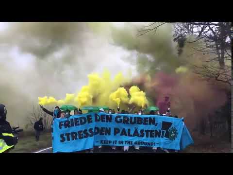 Mit Bengalos für den Kohleausstieg demonstrieren - Genau mein Humor!