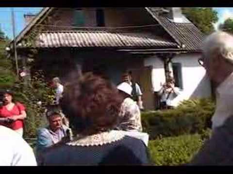 Rusyn song - Cervena Ruza Trojaka