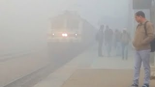 preview picture of video 'JAT-PUNE || Jhelum Express || Arrived In Zero Visibility || Dence Fog || Early Morning'