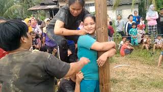 Download lagu PANJAT PINANG EMAK EMAK WANITA PERKASA mp3