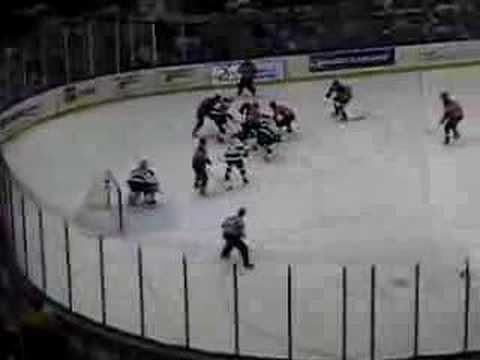 NY Islanders Miroslav Satan scores with 0.7 seconds left