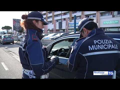 2020-03-13 PRATO - CORONAVIRUS, MUNICIPALE COL MEGAFONO, 'STATE A CASA'