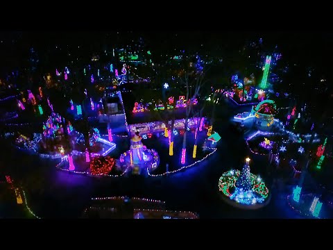 Heavyweight Storybook Land Is 25 Acres of Holiday Fun - The Great Christmas Light Fight