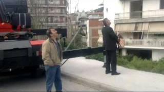 preview picture of video 'CRANES MAVROUDIS  car crash remove.avi'
