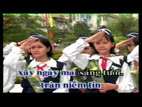 BÊN TƯỢNG ĐÀI BÁC HỒ