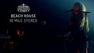 Beach House | &quot;10 Mile Stereo&quot; | Pitchfork Music Festival Paris 2015 | PitchforkTV