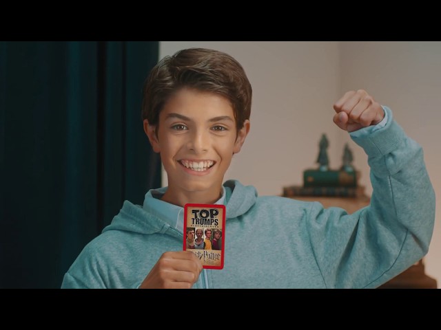 Vídeo relacionado con Top Trumps Harry Potter Heroes of Hogwarts, Juego de Cartas Especiales, Juega con Harry, Ron, Hermione, Dumbledore, McGonagall, Snape y Slughorn, Regalos educativos y Juguetes para niños y niñas a