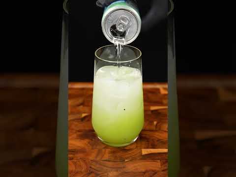 "𝙏𝙃𝙀 𝙐𝙇𝙏𝙍𝘼 𝙍𝙀𝙁𝙍𝙀𝙎𝙃𝙄𝙉𝙂"| kiwi green grape refreshing drink #shorts