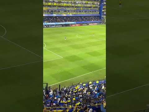 "La hinchada de Boca está loca. Hoy no podemos perder. #argentina #futbol #bocajuniors #labombonera" Barra: La 12 • Club: Boca Juniors