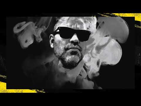 Кобака разтвори си краката