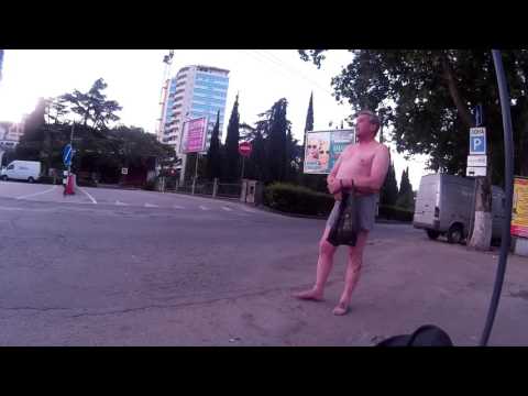 Голый мужик ловит такси в 5 утра... Ялта / Крым | июль 2016