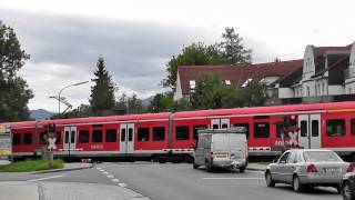 preview picture of video 'Bahnübergang Rosenheimer Straße, Bad Aibling ++ Halbschranken und seltene Lichtzeichen'