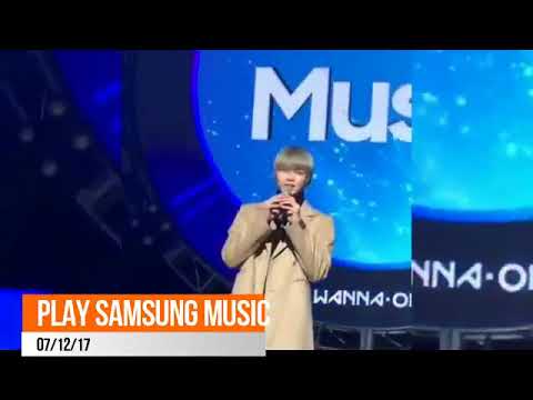 kang daniel still attend the fansign event with the bad condition