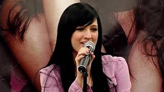 Ashlee Simpson - "Nothing New" Live at Walmart Supercenter