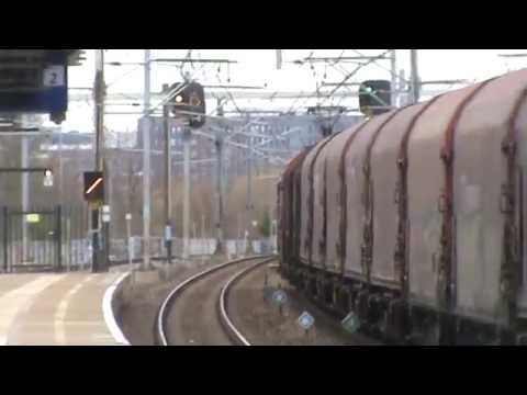 DB Schenker 1604 'Dordrecht' met staaltrein passeert station Leiden De Vink