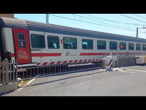 Passaggio a livello Pietra Ligure (SV) - Level crossing - Bahnübergang