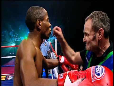 Dean James Versus Giang Hoang WMC (MAD) world title fight