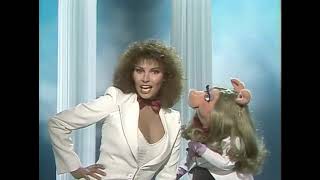 Muppet Songs: Raquel Welch and Miss Piggy - I&#39;m a Woman