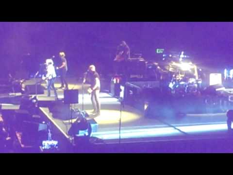 Keith Urban banjo pick’n - Staples Center 2016 (Video by Joe Garza)