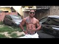 Flex muscle adoration in street