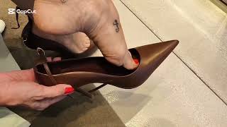 Beautiful feet and arches 🥰😘❤️