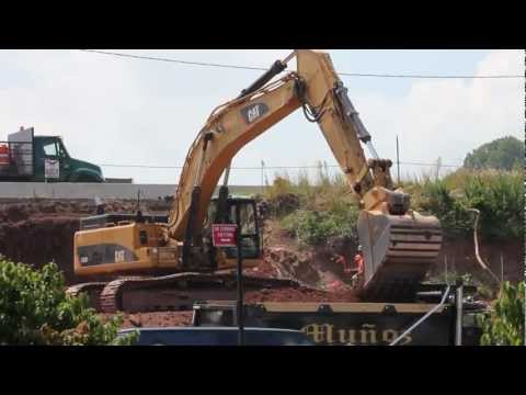 Cat 345DL Excavator bench loading a T800