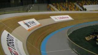 preview picture of video 'Omnisport Apeldoorn - Wielerbaan Apeldoorn - UCI Track Cycling'