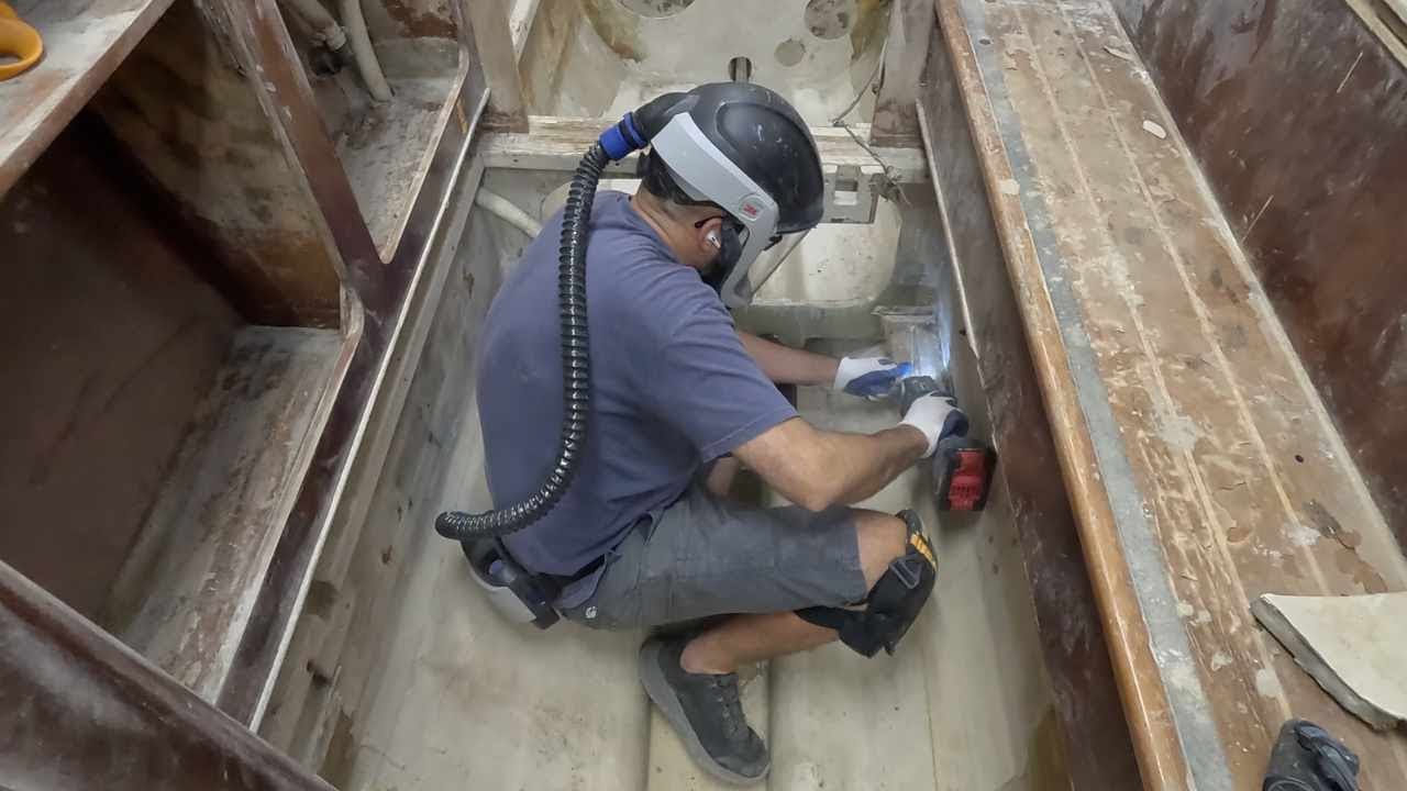 ⛵️Hurricane damaged catamaran - diesel tanks & painting engine compartments Ep 605