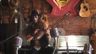 Justin Johnson on the One-String Diddley Bow | Antique Archaeology, Nashville, TN
