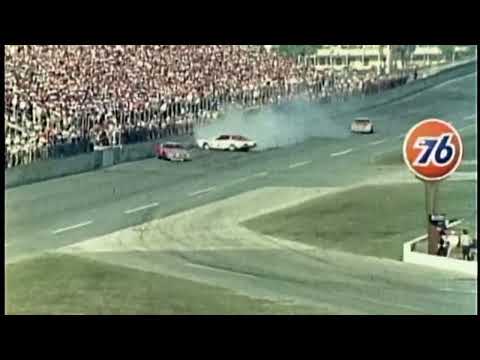 The 1976 Daytona 500 ~ Last Lap Crash ~ Richard Petty and David Pearson